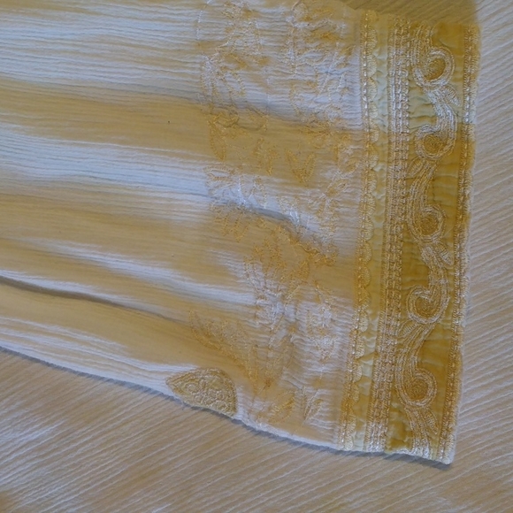 Ashley Stewart 2x white n gold embroidered blouse - Picture 9 of 10